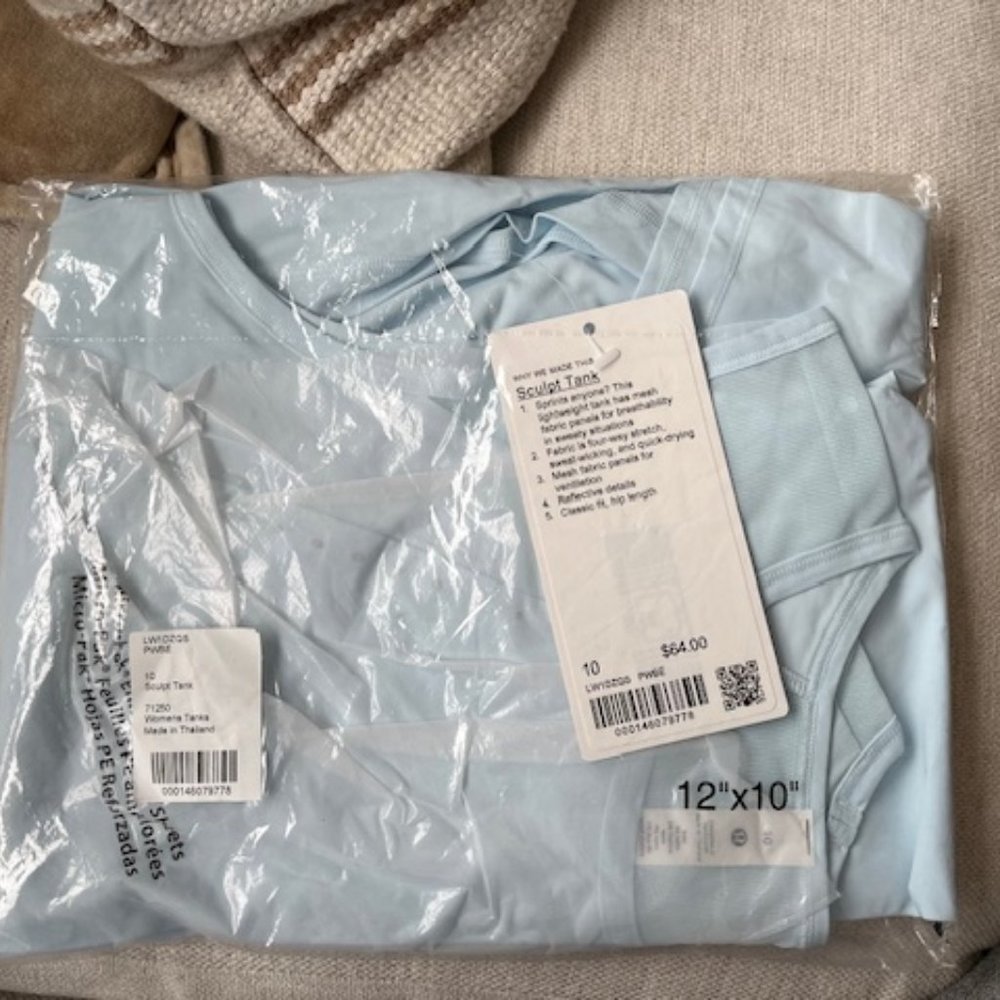 BRAND NEW WITH TAGS - LULU LEMON SCULPT TANK - LIGHT BLUE - SIZE 10